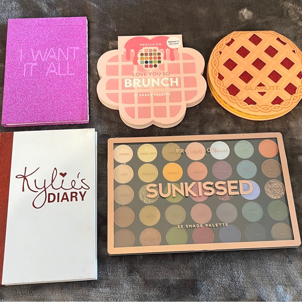 Lot of eye and face palettes